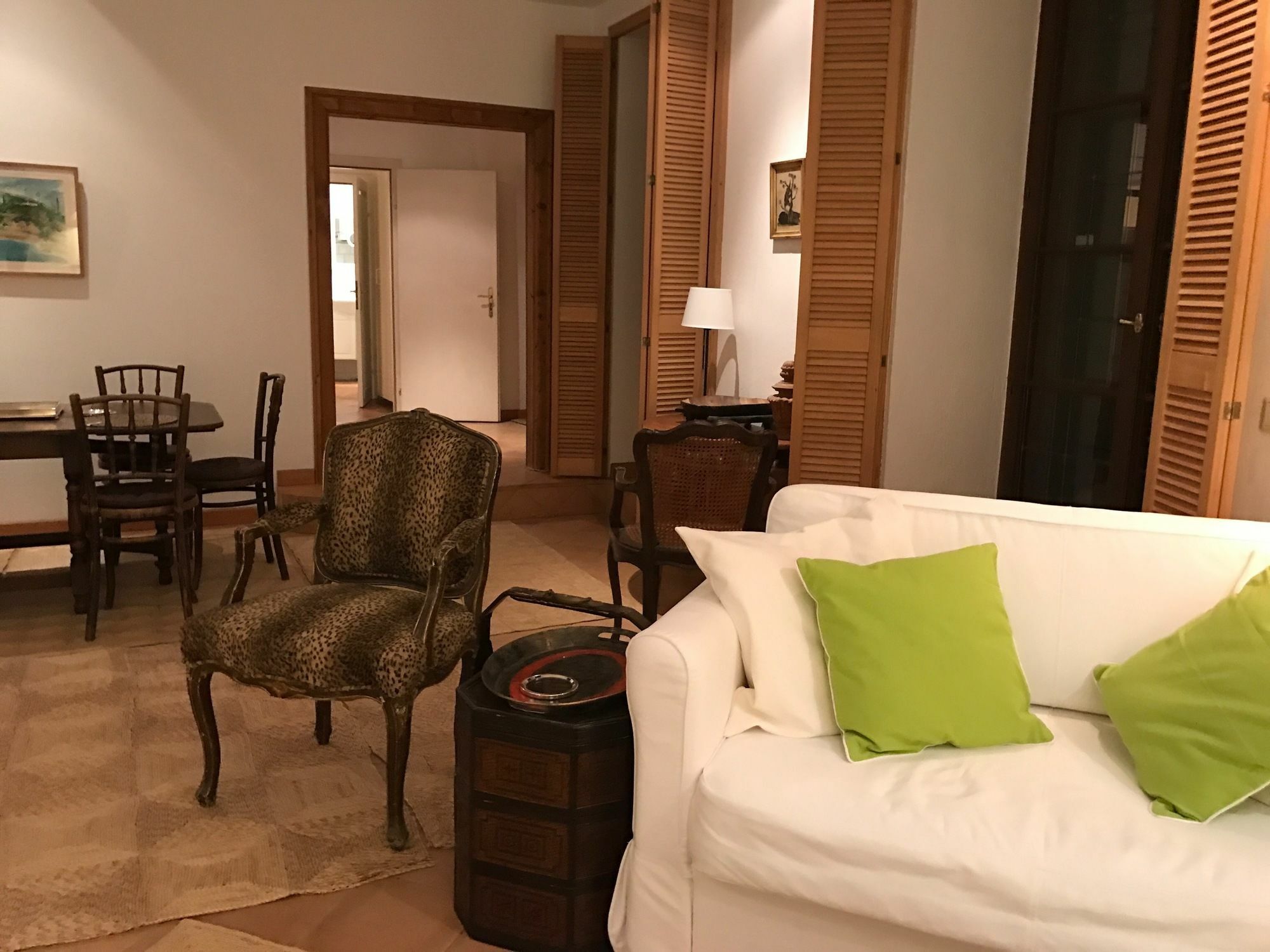 Counts 65 - Slightly Different Apartment Wien