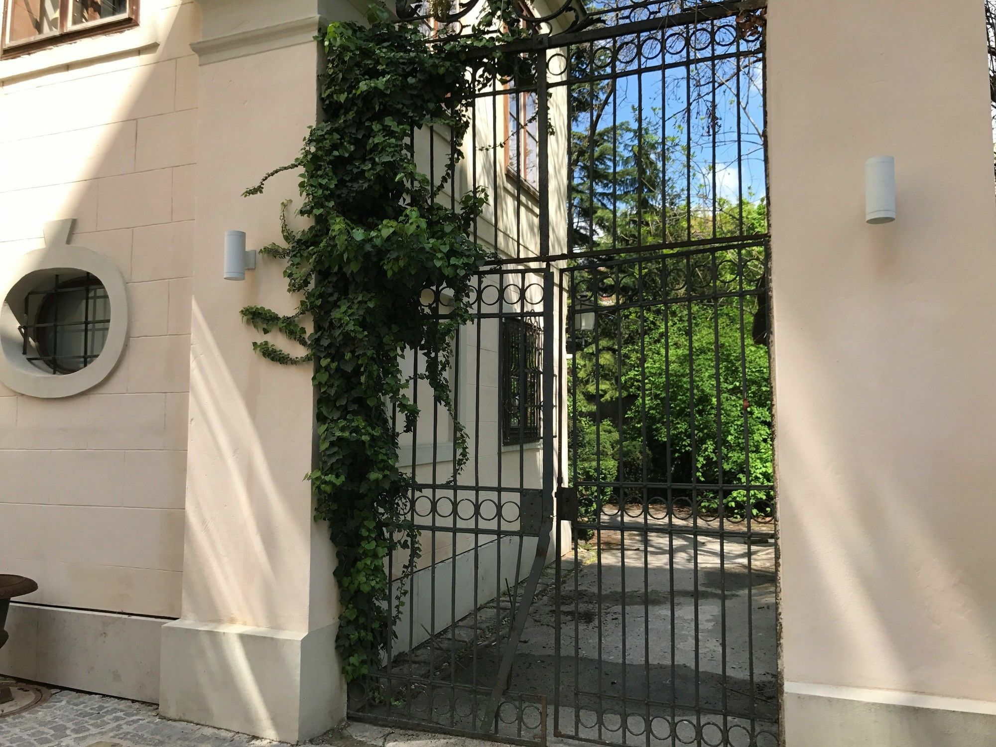Apartment Counts 65 - Slightly Different Wien